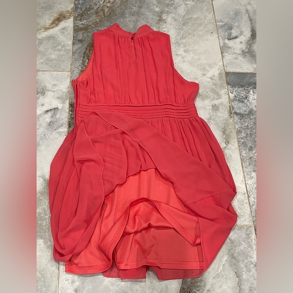 Elegant Red Sleeveless Dress - Picture 7 of 10